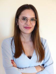 Photo Emma en Alternance chez DIRE Desaulles service marketing communication mulhouse licence